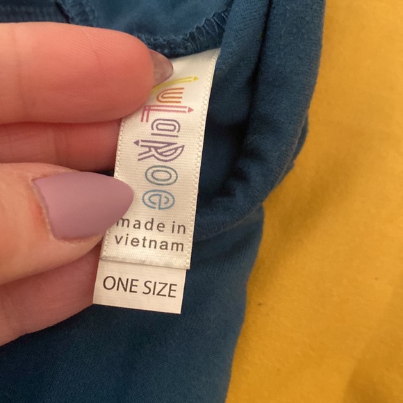 🔥🔥 (3/$20)
LulaRoe Lot of 3 OS Leggings - Mustard, Zig Zag Print & Blue-Green - Picture 2 of 4